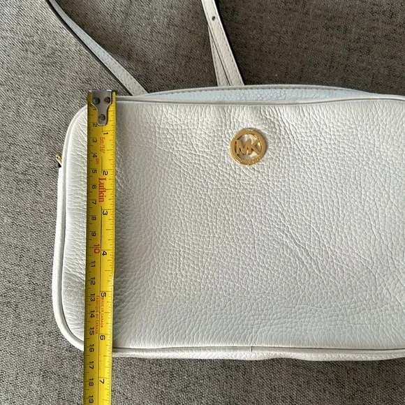 Michael Kors White Crossbody Camera Leather Ginny Small bag NEW gold hardware - Picture 9 of 10